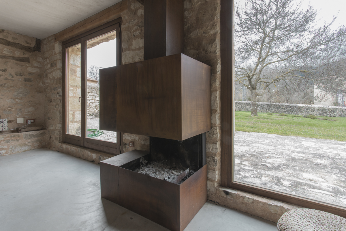Muebles a medida con materiales sostenibles y acabados artesanales