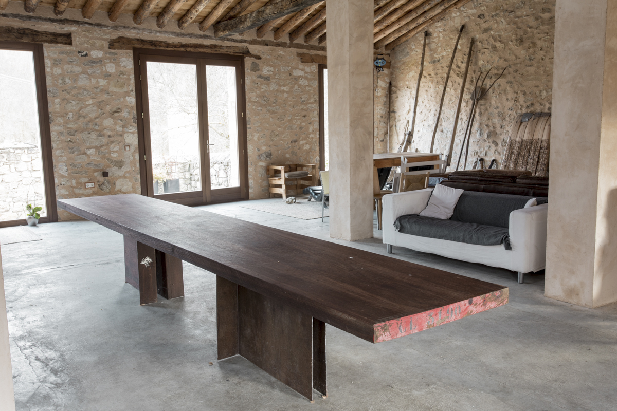 Piezas de mobiliario únicas que realzan la arquitectura del espacio